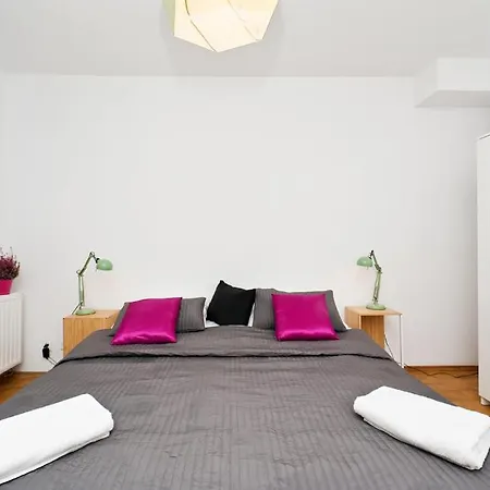 Big & Sweet Rooms In Old Town Cracow Apartment *